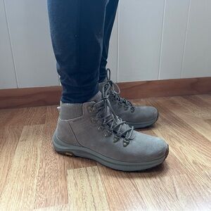 Women’s Merrel Hiking Boots